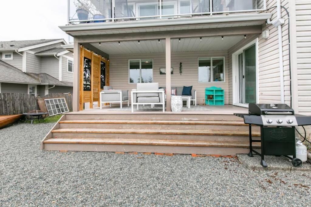 Lovely 2 Bedroom Suite Steps From The Beach Victoria Esterno foto
